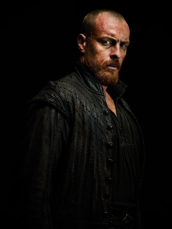 Toby Stephens Wears Canali to 'Black Sails' Premiere – The Fashionisto